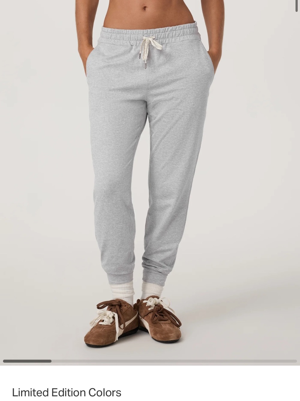 Vuori Women's Light Gray Jogger Pants